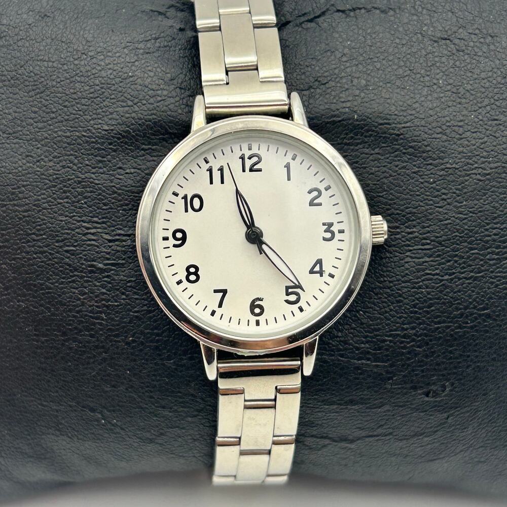Women’s Classic Silver Minimalist Watch New Battery
